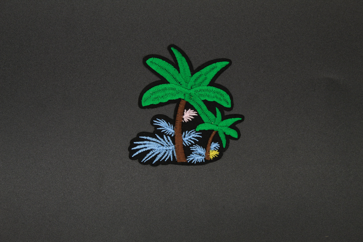 Tropical Palm Tree Embroidered Patch – Island Paradise Iron-On Appliqué