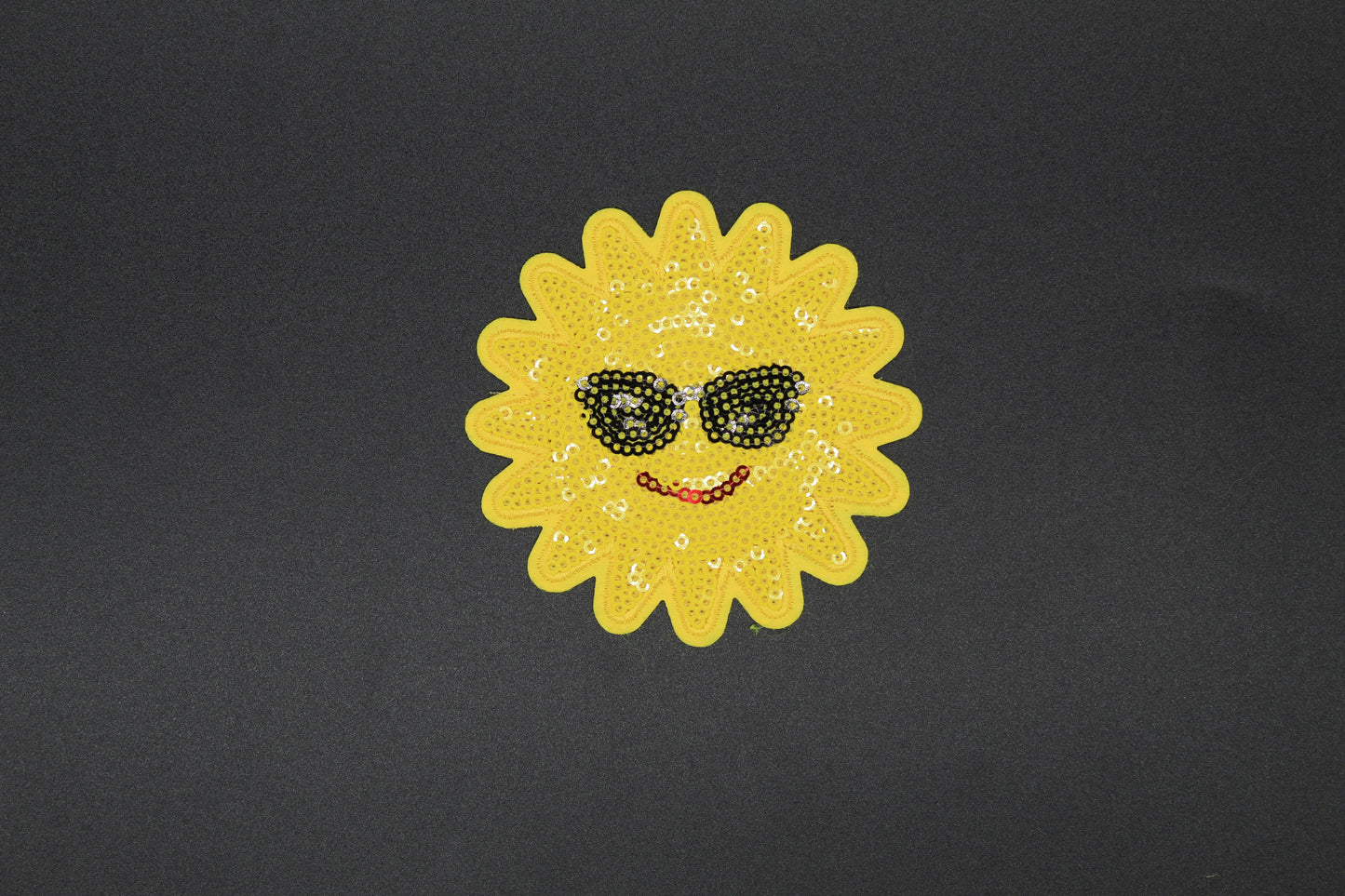 Smiling Sun with Sunglasses Sequin Patch – Retro Summer Iron-On Appliqué